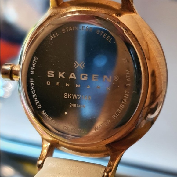 Skagen Denmark SK2148 Rose Gold Rhinestone Leather Women's Watch - Picture 4 of 4